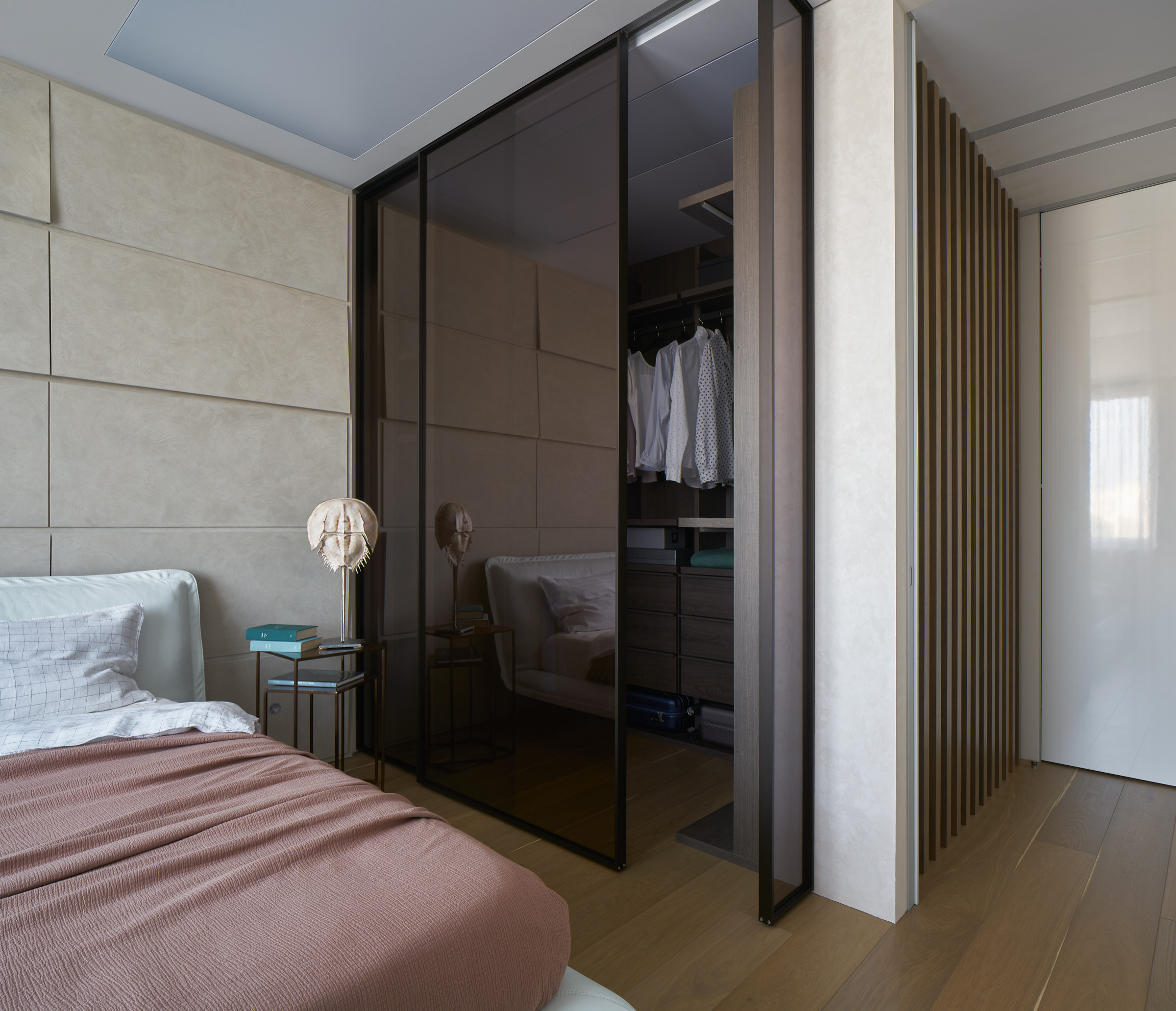 Houzz тур: Квартира в Екатеринбурге с «парящей» мебелью