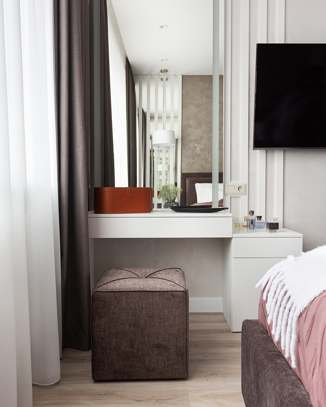 Дом в белых росах