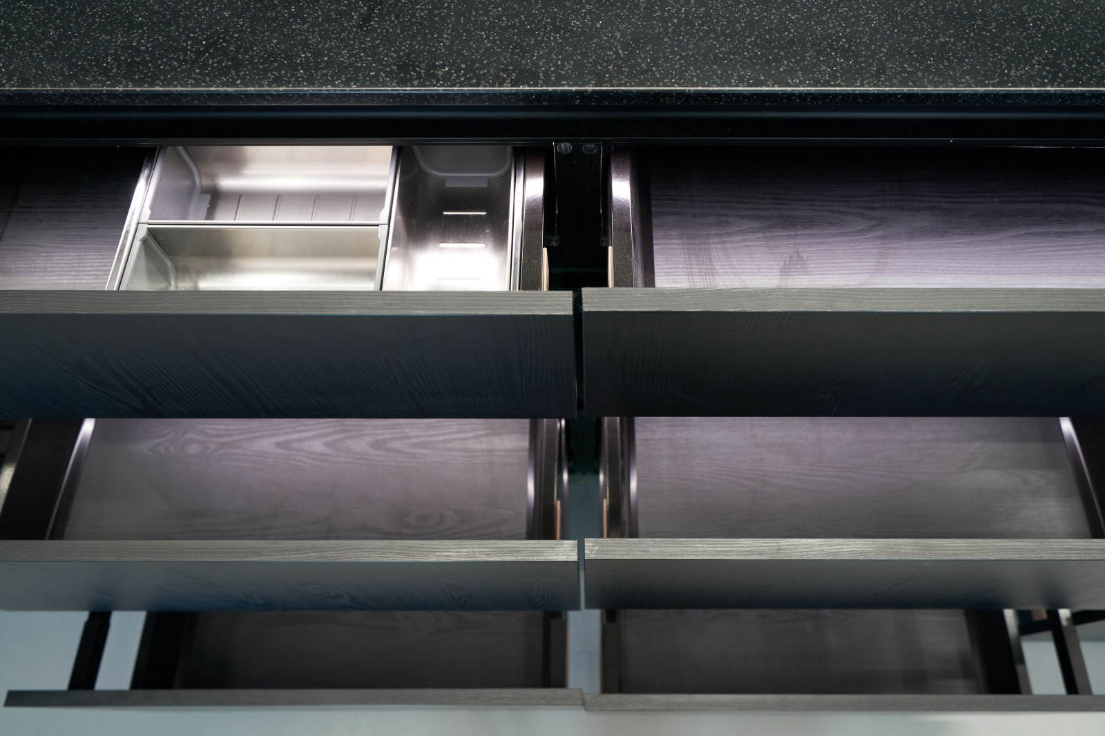 Обложка проекта: Кухня с зеркальными фасадами