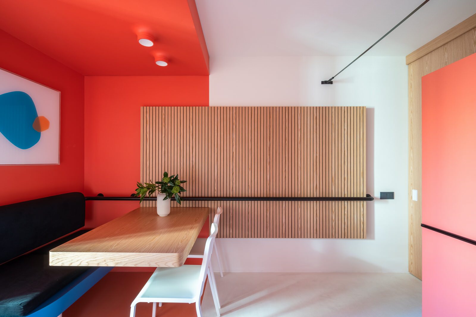 Кухня в коралловом ожерелье