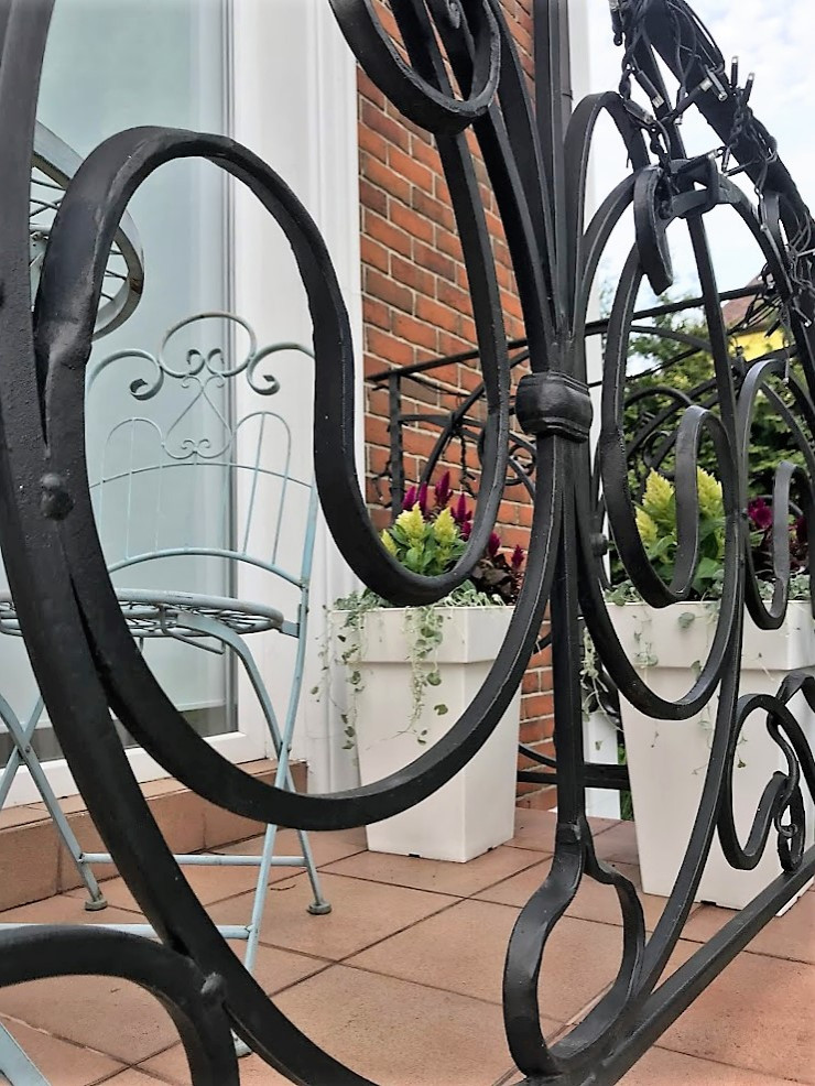 Декор крыльца и балкона