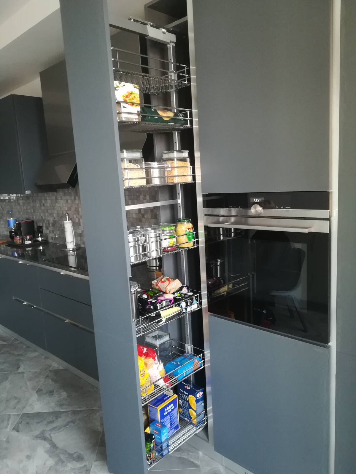 Кухня с металлическим профилем КАТО , фасады Fenix