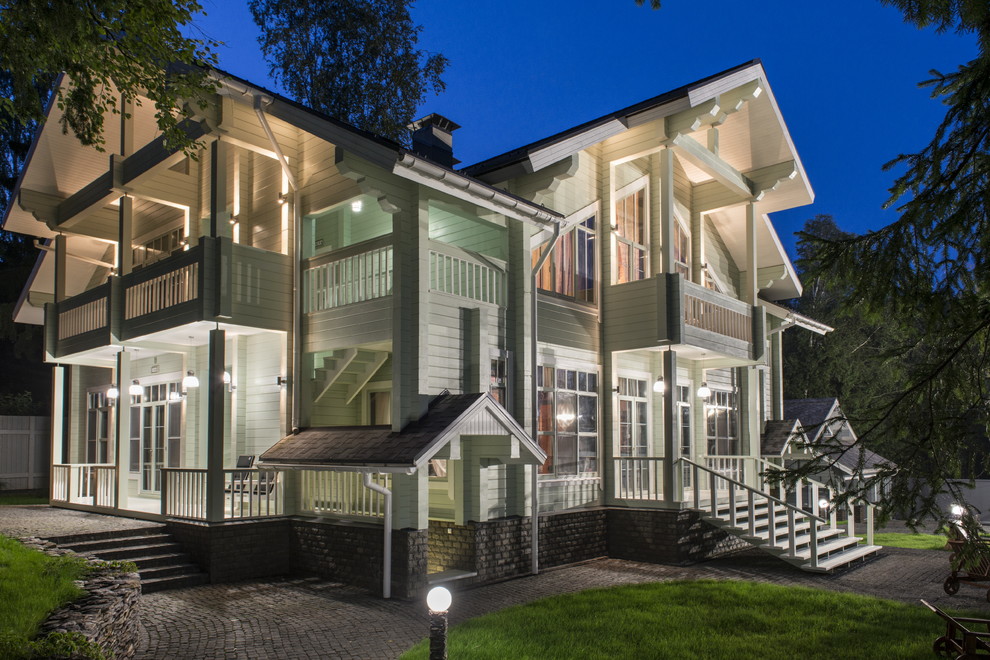 Под одной крышей