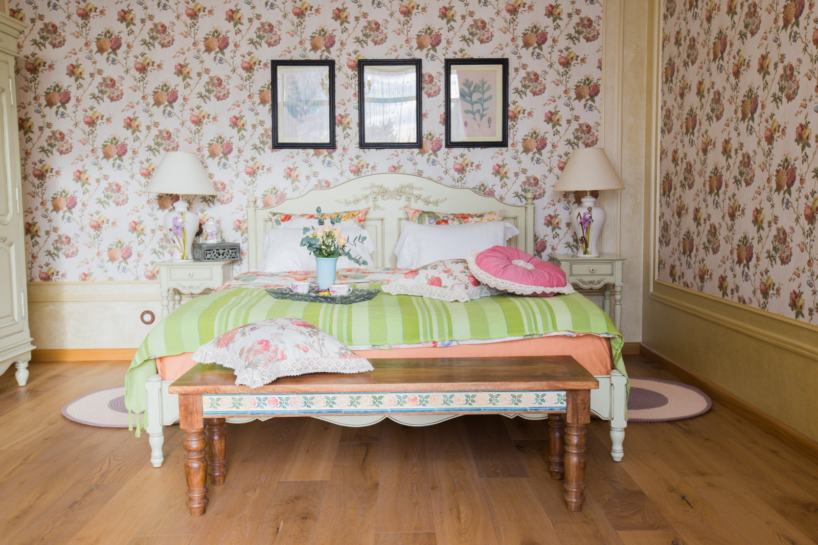 Интерьер гостевого дома в стиле Прованс. Интерьер бассейна (150 кв м)