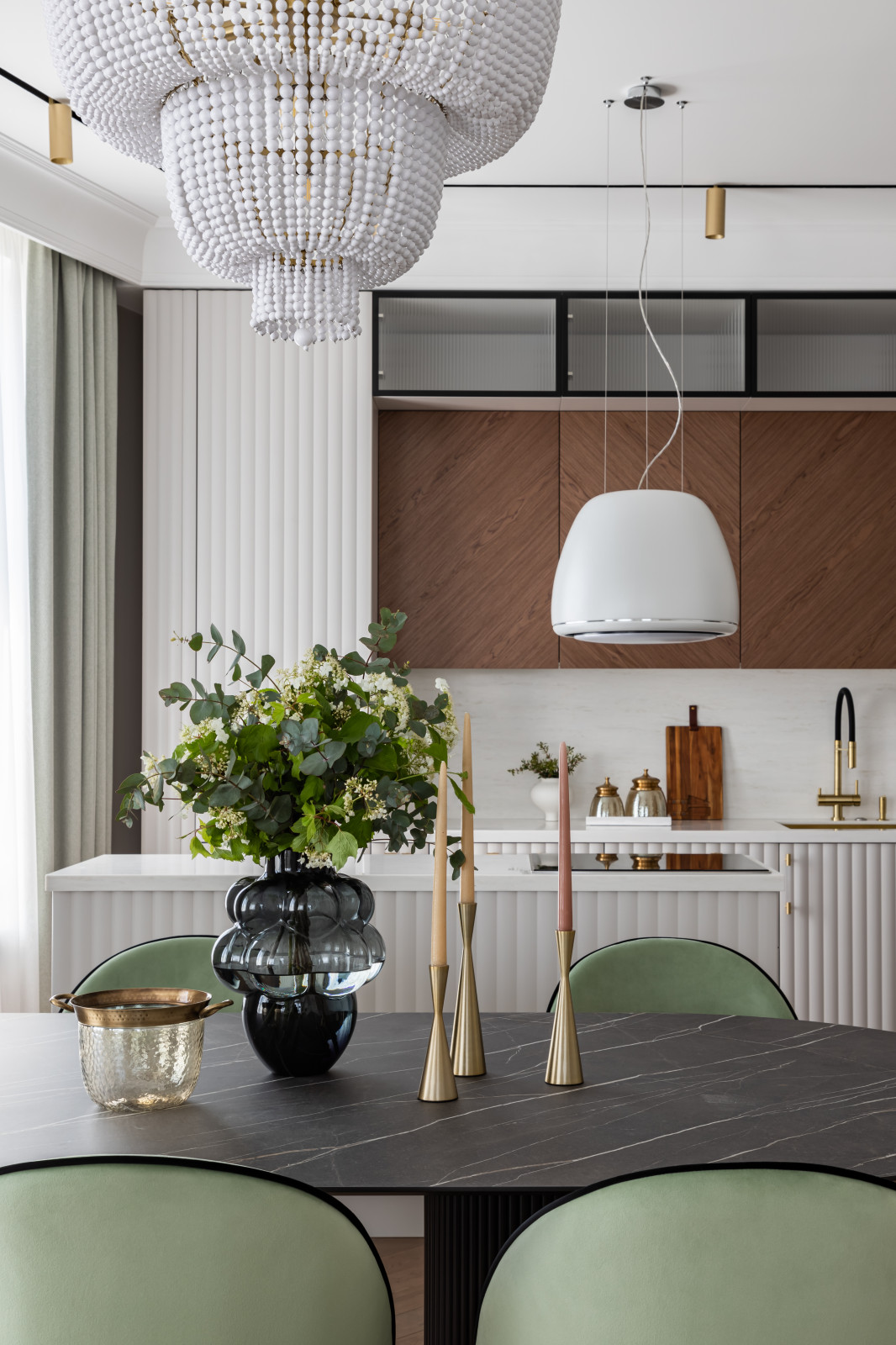 Просторная квартира в светлых оттенках