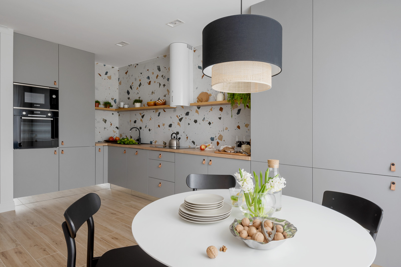 Двухкомнатная квартира, 77 м кв