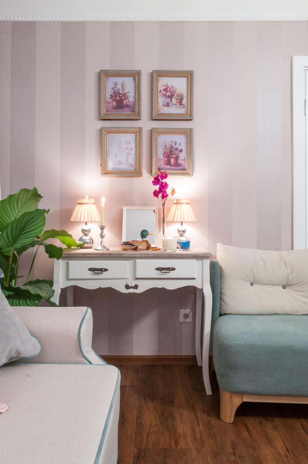 В этом проекте использован виниловый пол Corkstyle http://www.corkstyle.ru/catal