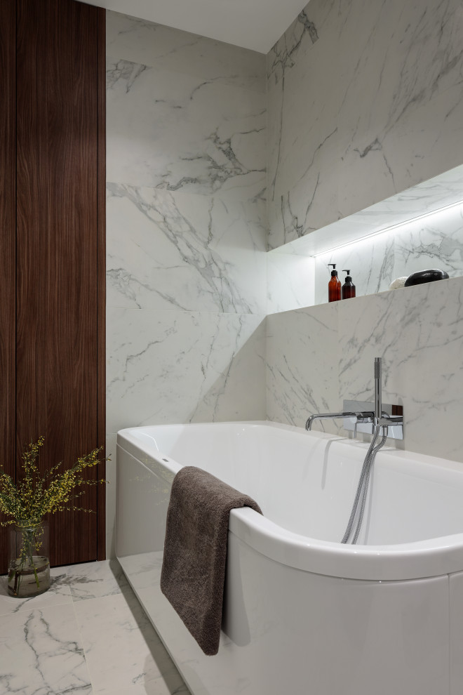 Stylish apartment with masterbedroom and home office