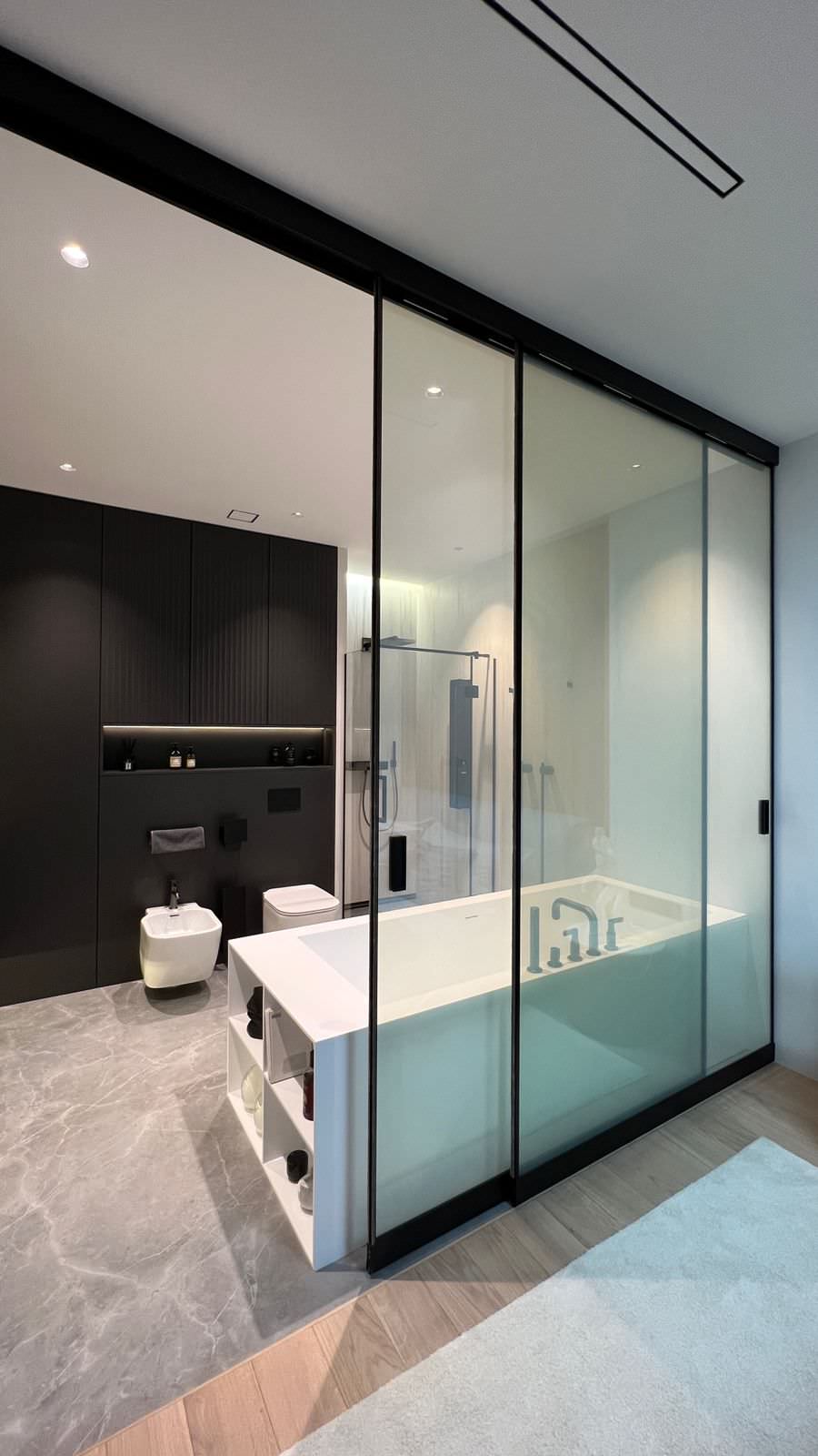 Фотосессия  - двери, мебель и перегородки в московской квартире