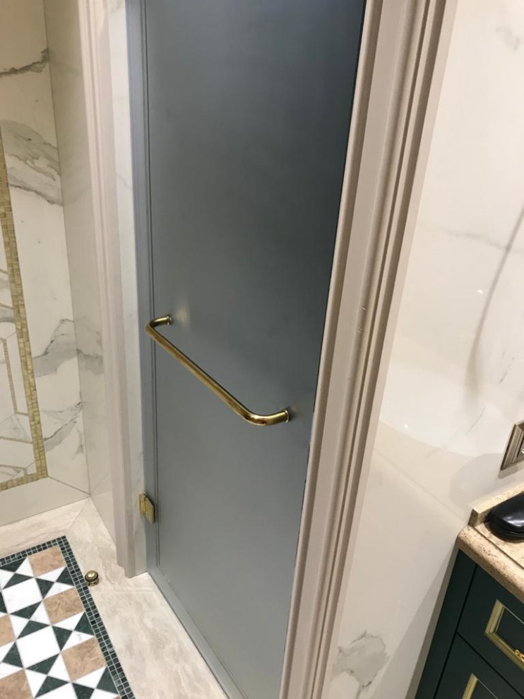 Стеклянная дверь в душевую