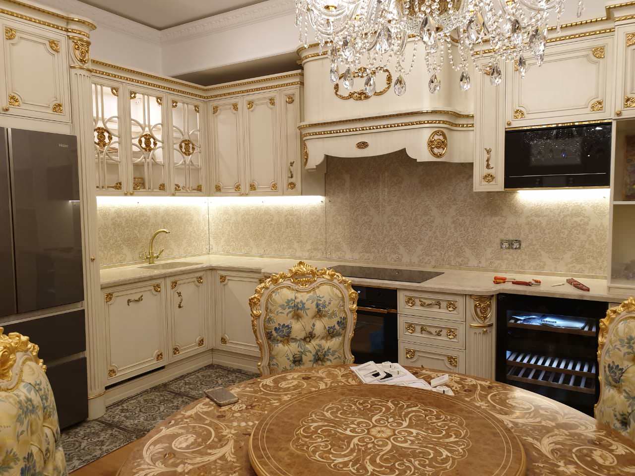 Стеклянный фартук на кухню