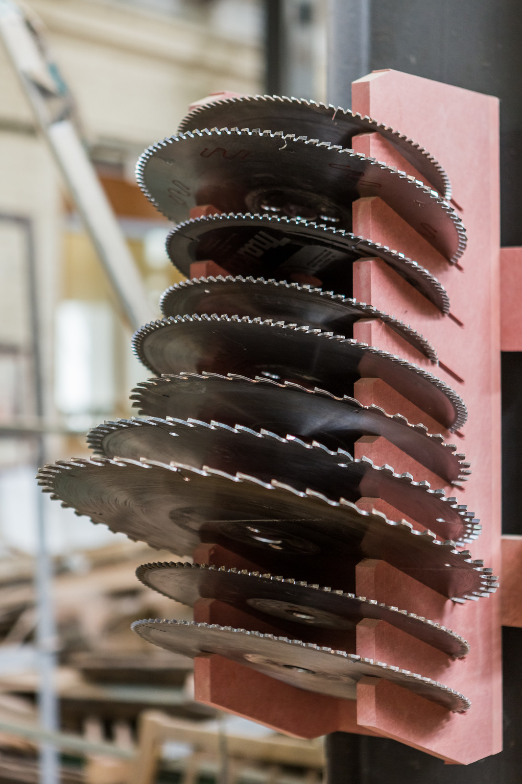 Портрет: Деревянная мебель от мастерской Stameska