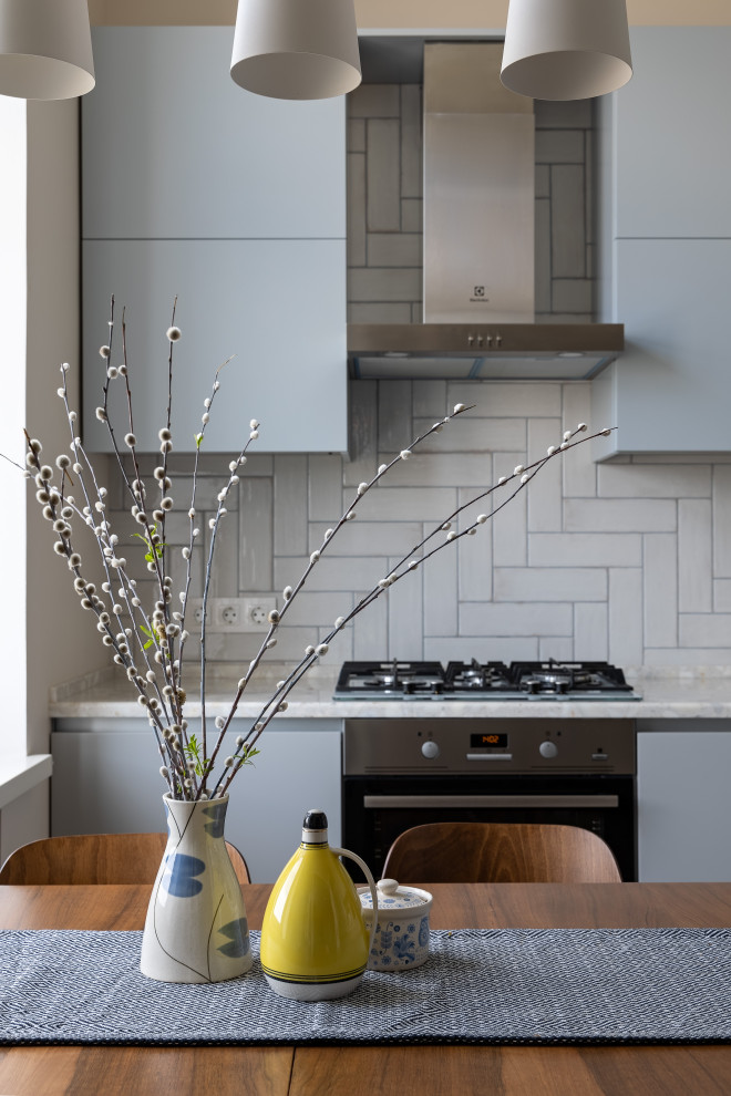 Квартира с желтым диваном