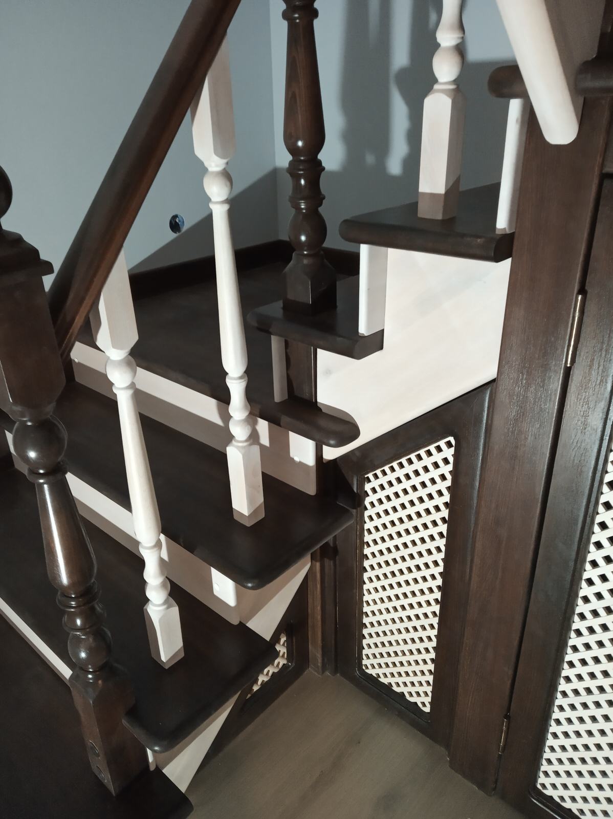 Лестница трехмаршевая из бука