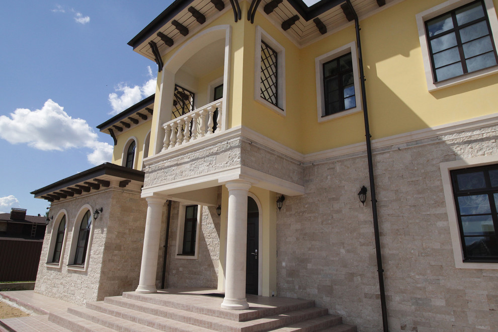 Дом в тосканском стиле. Вид парадного входа