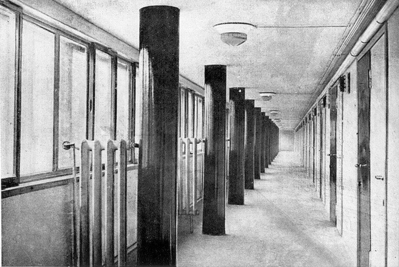 В гостях: Антон Носик и его квартира-ячейка в доме Наркомфина