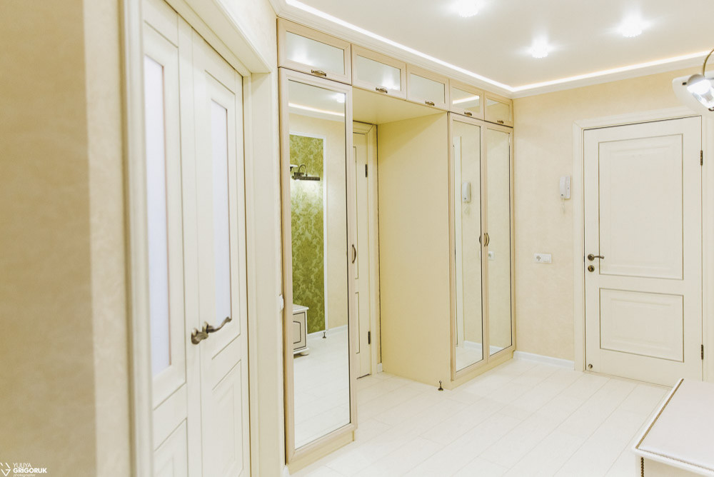 Квартира в светлых тонах с элементами классики