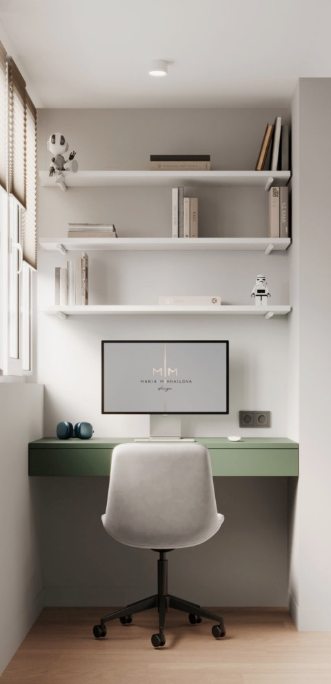 Современный интерьер с яркими акцентами и геометрическими формами