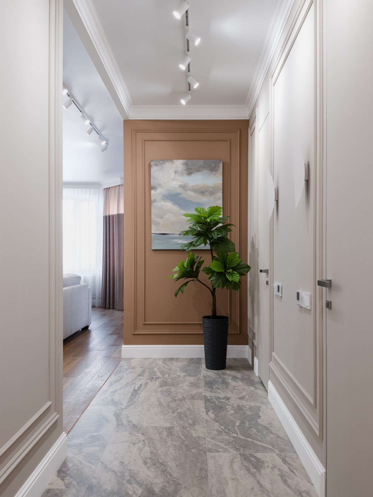 Реализация квартиры в стиле современная классика для семейной пары с ребенком