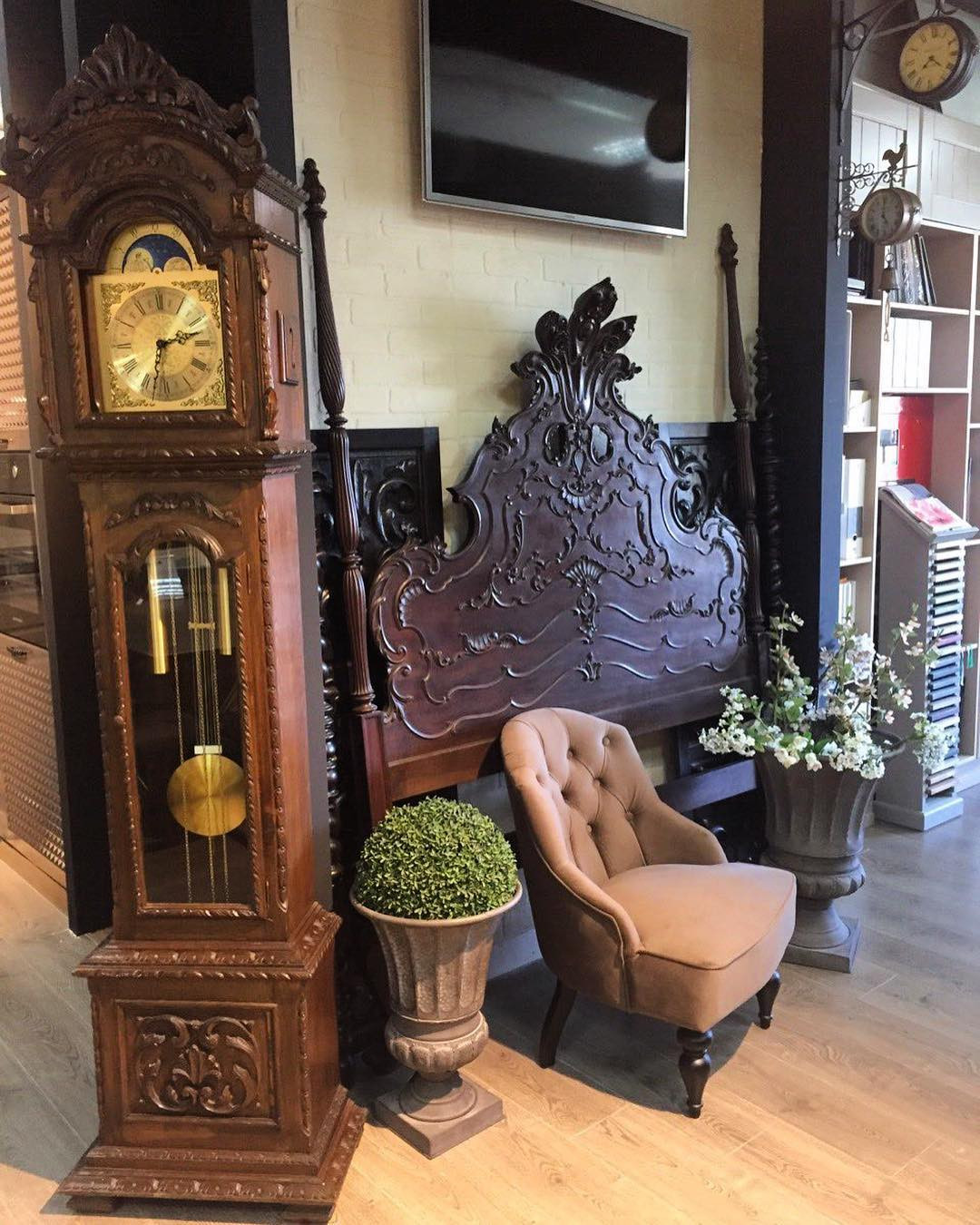 Новая жизum антикварных вещей