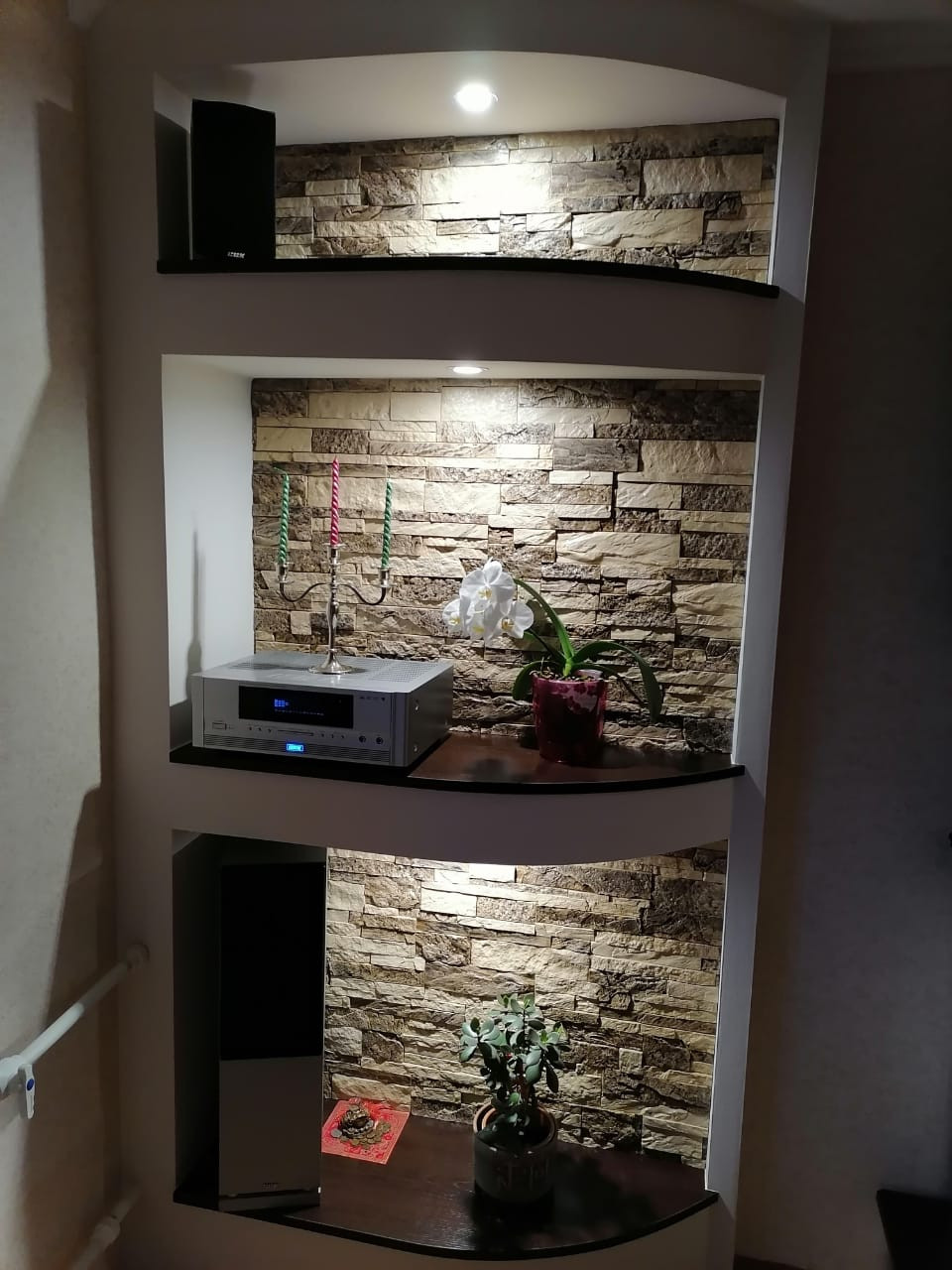 Стильный дизайн интерьера! Декоративный камень!