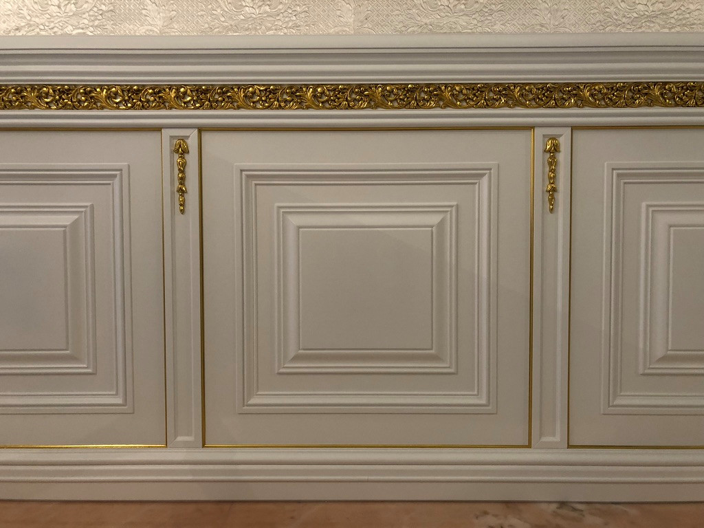 Панели с дверьми.