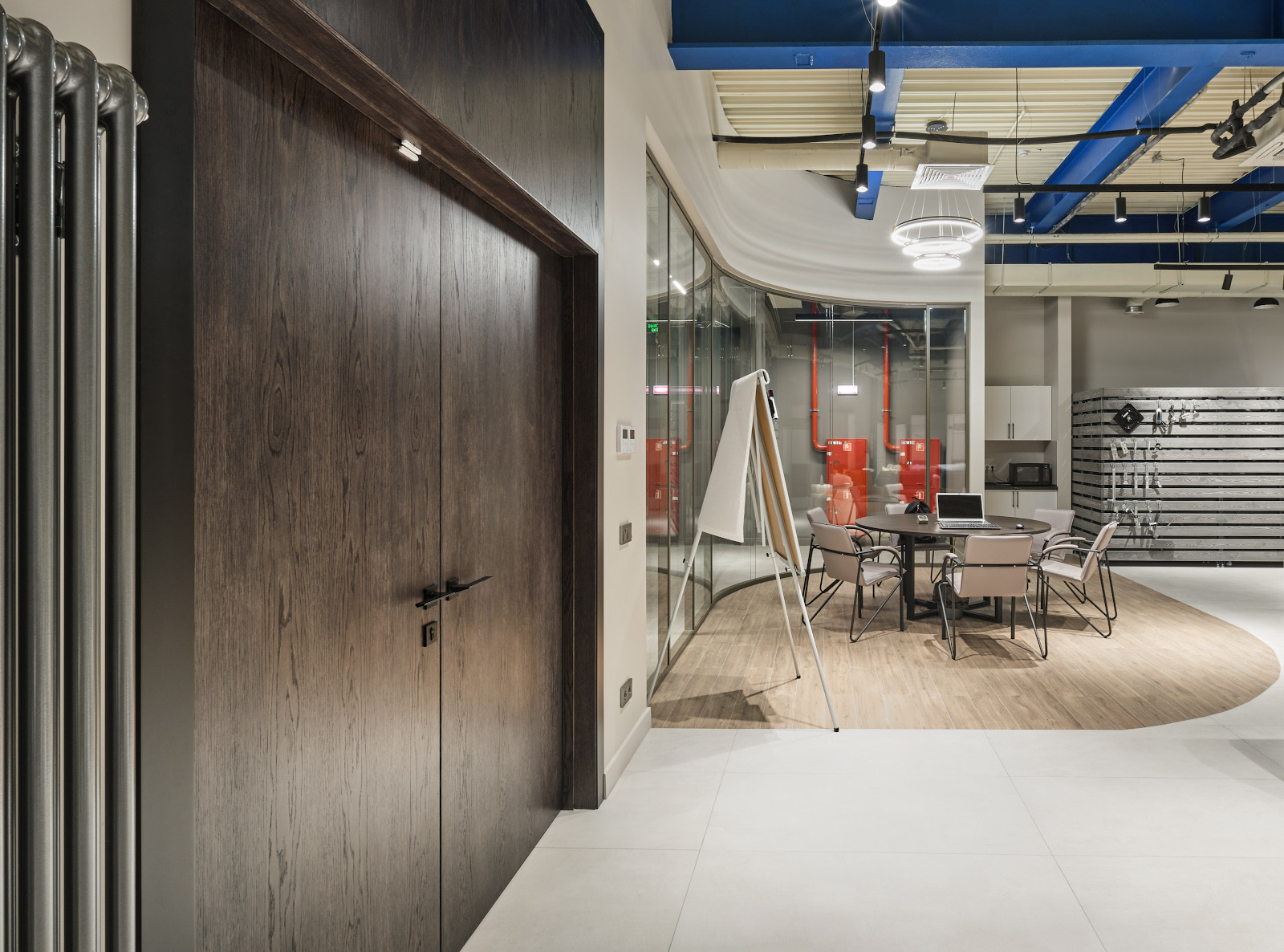 Высокие дубовые двери. 100% массив дуба.