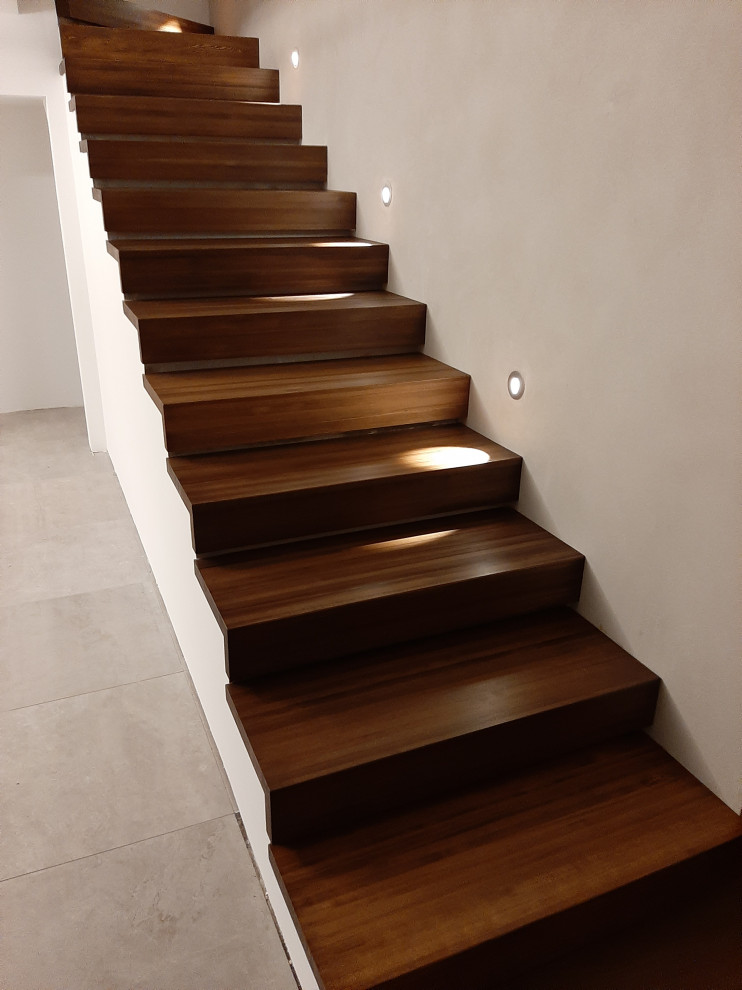 Ступени из массива лиственницы