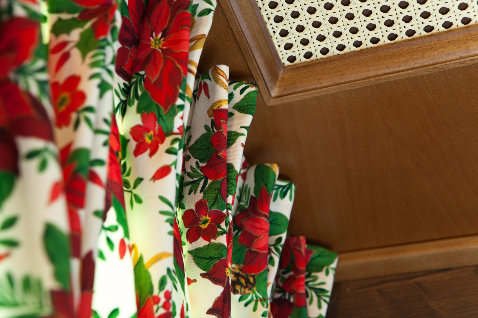 Шторы с пуансеттией для веранды