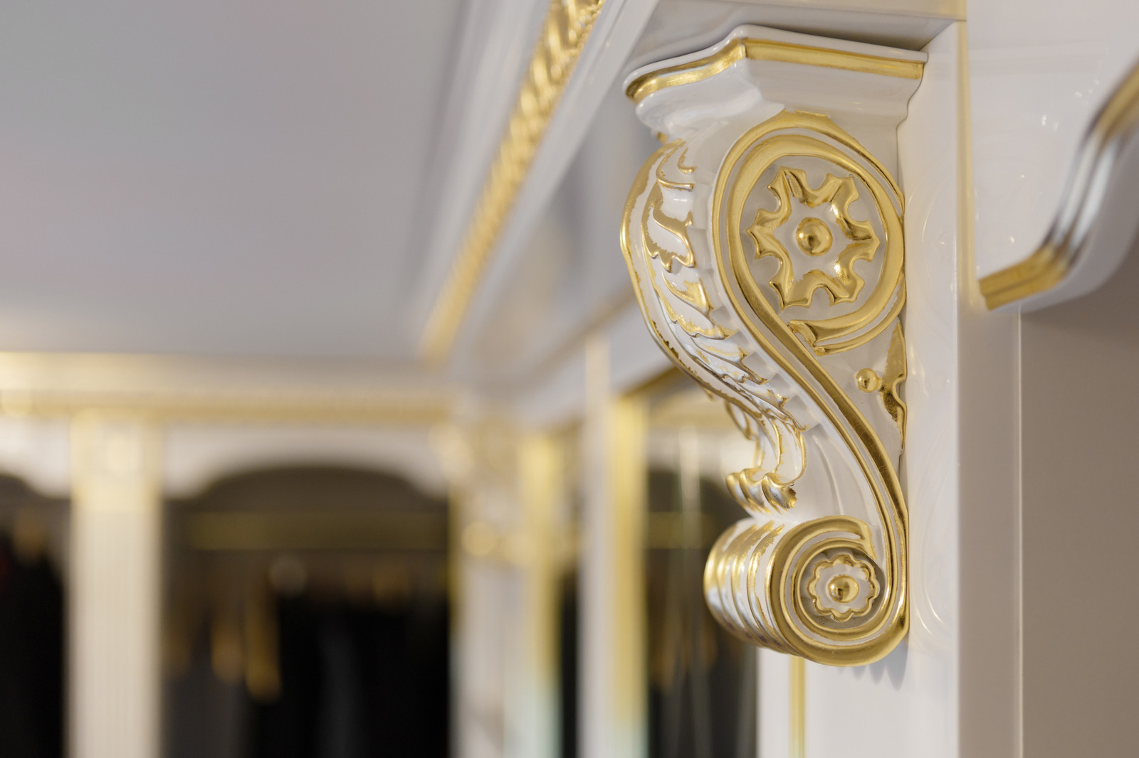 Дом с дворцовой роскошью.