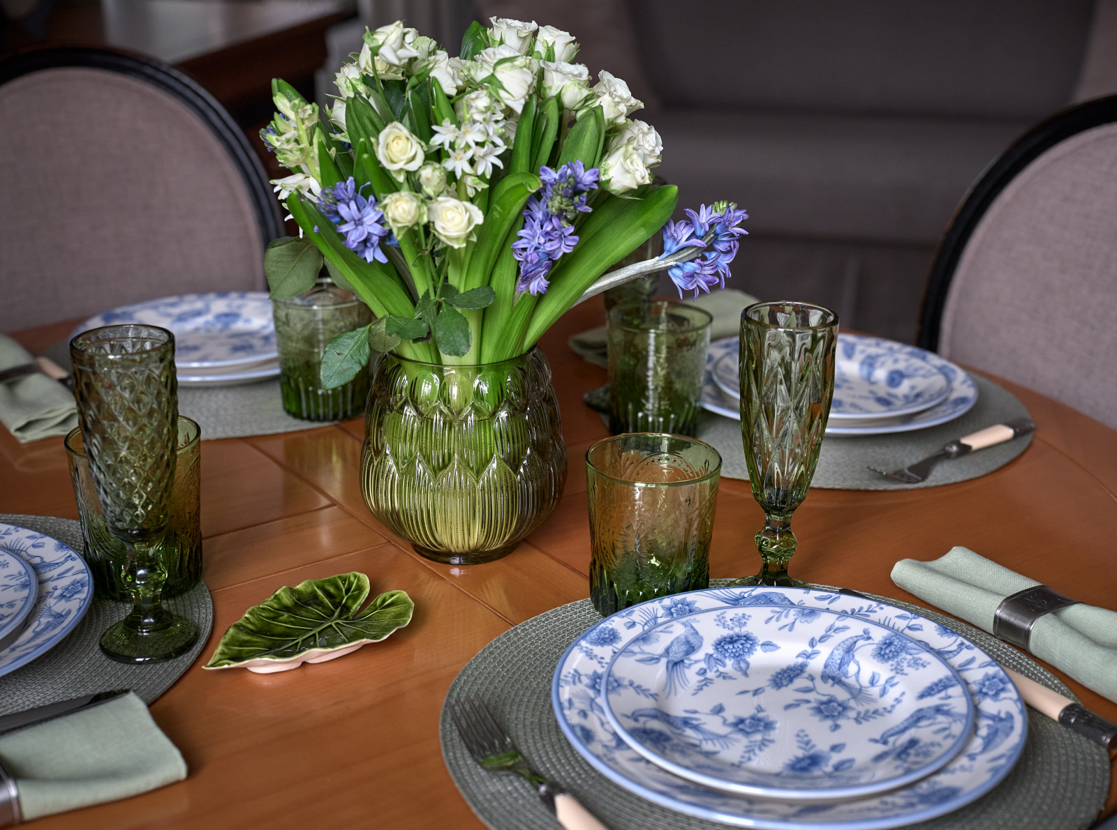 Серый элегантный