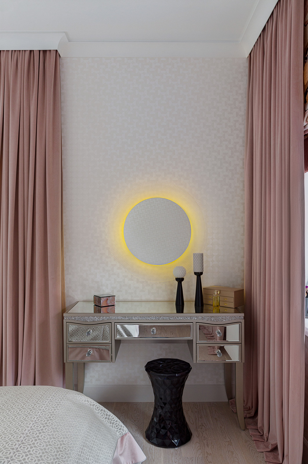 Дом семьи с двумя детьми