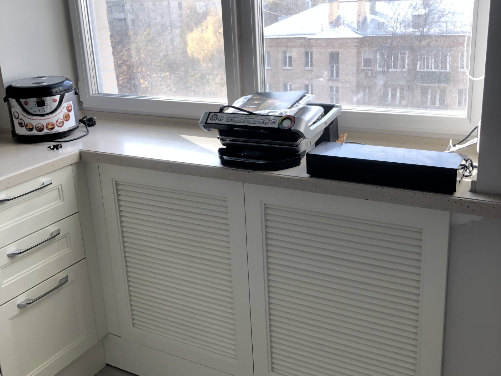 Современная кухня с крашенными фасадами