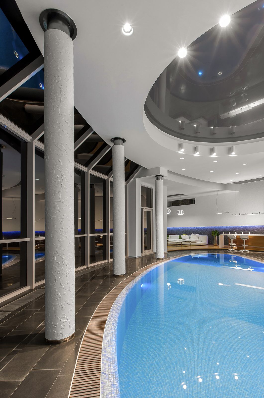 Дом с бассейном