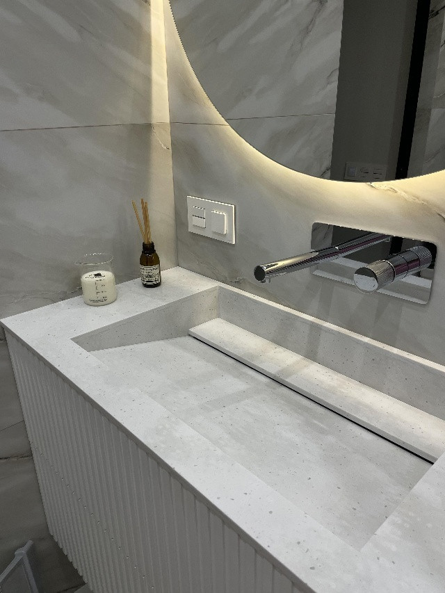 Столешница из акрилового камня в ванную комнату