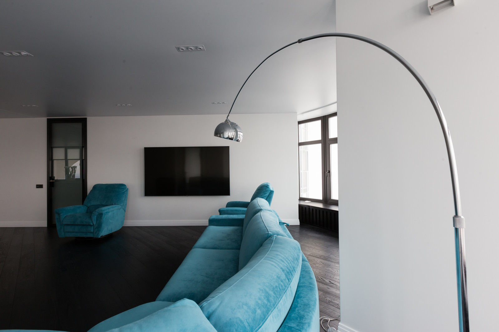 АПАРТАМЕНТЫ В ЧЕРНО-БЕЛЫХ ТОНАХ