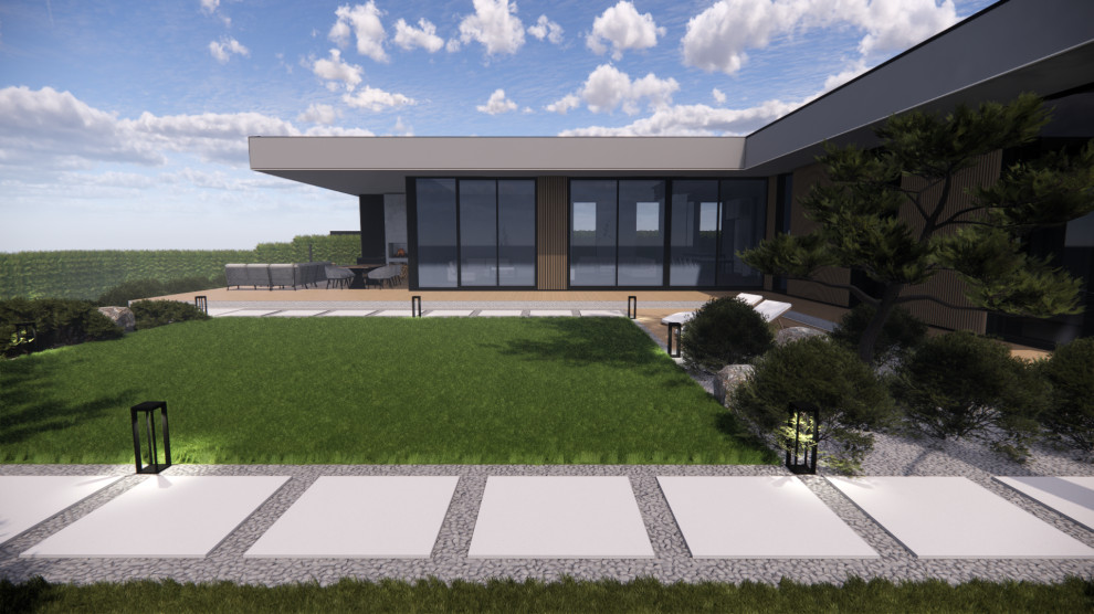 Поляна перед домом