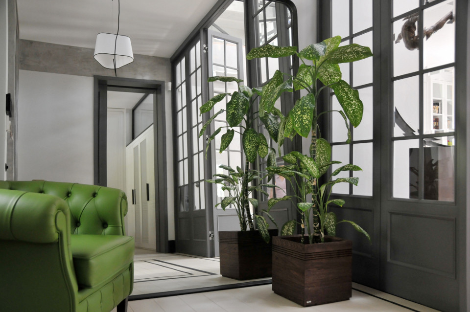 Wood panters in moden Moscow house