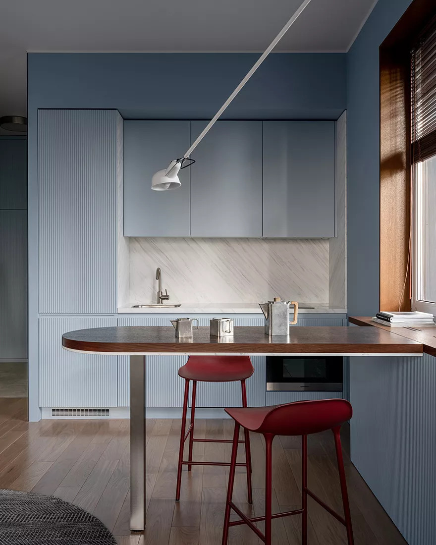 Круглый ковер в проекте маленькой квартиры 29 кв. метров