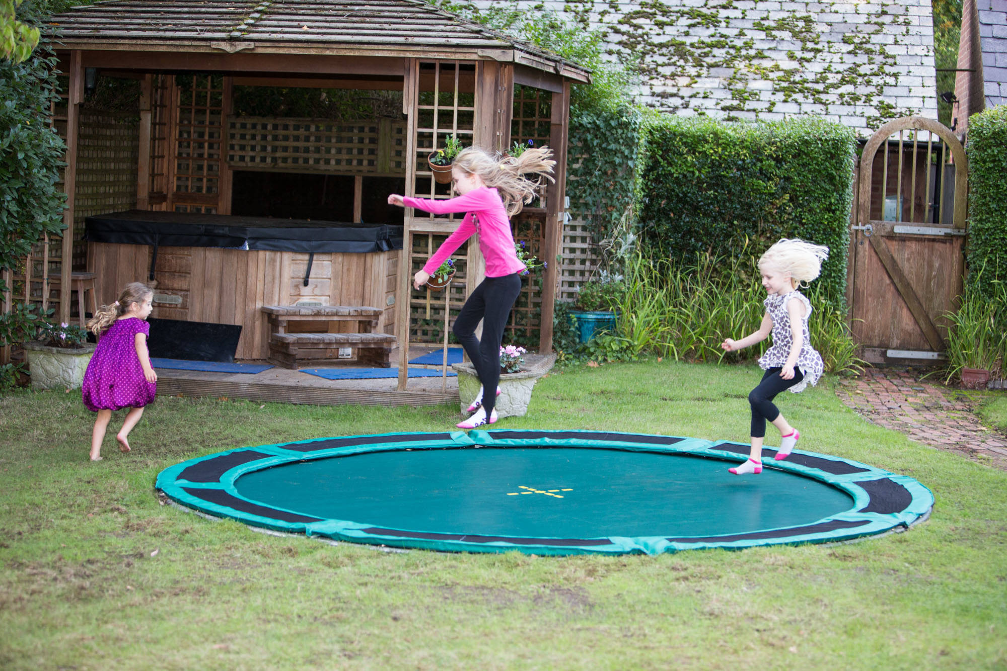 Вопрос: Как «оторвать» детей от гаджетов, пока вы на даче