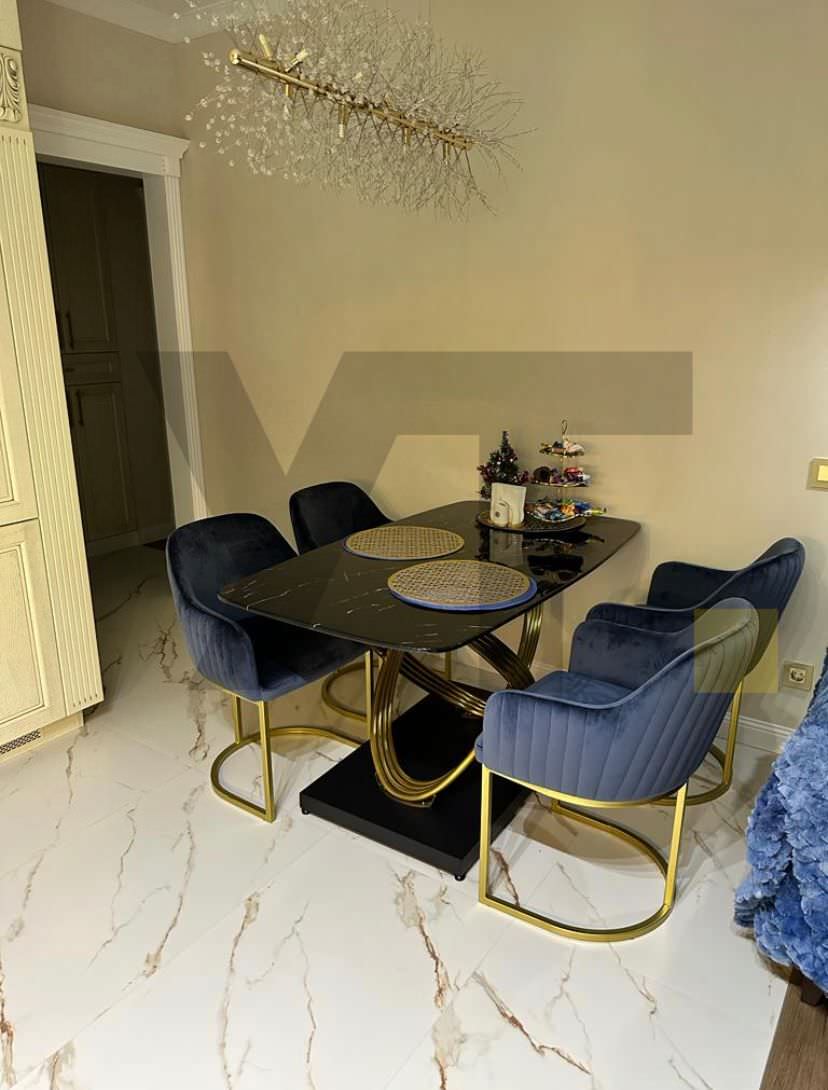 Обеденные и барные стулья