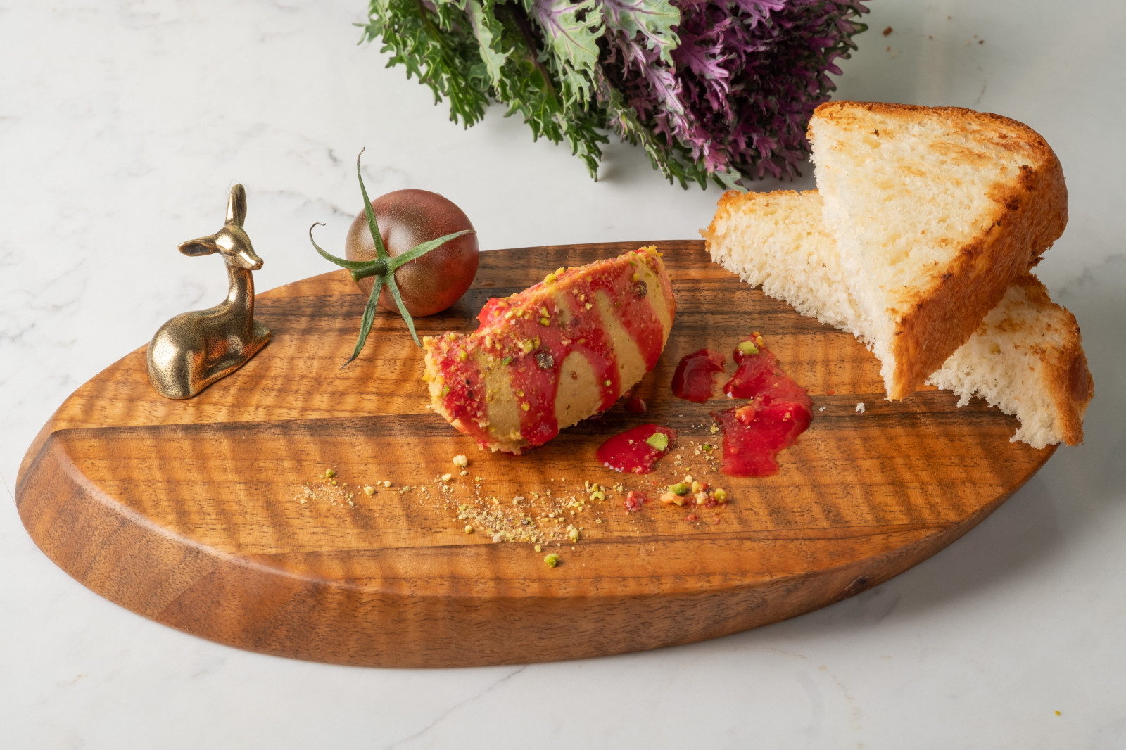 Декоративная деревянная посуда и предметы интерьера