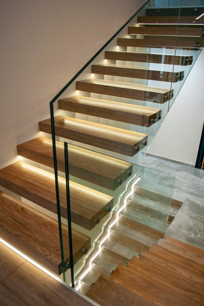 Лестница консольная с подсветкой