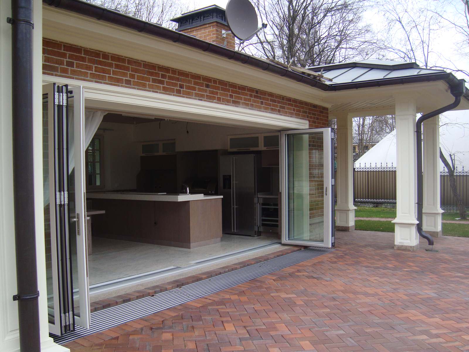 Обложка альбома: БЕСЕДКА