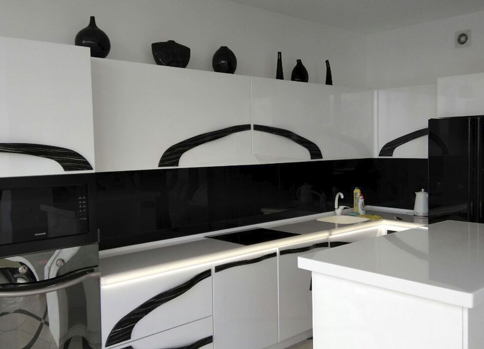 Белая кухня