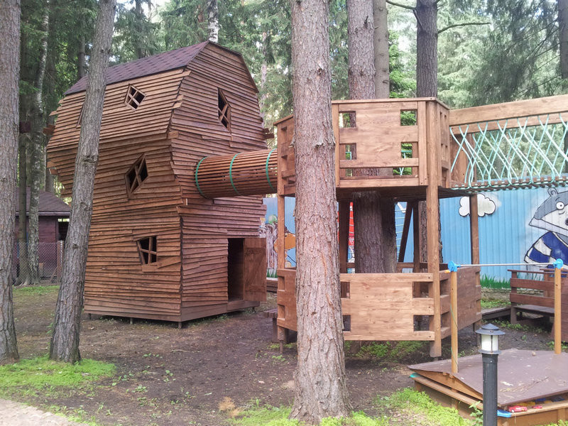 Детская игровая площадка. Частный дом. Маслово