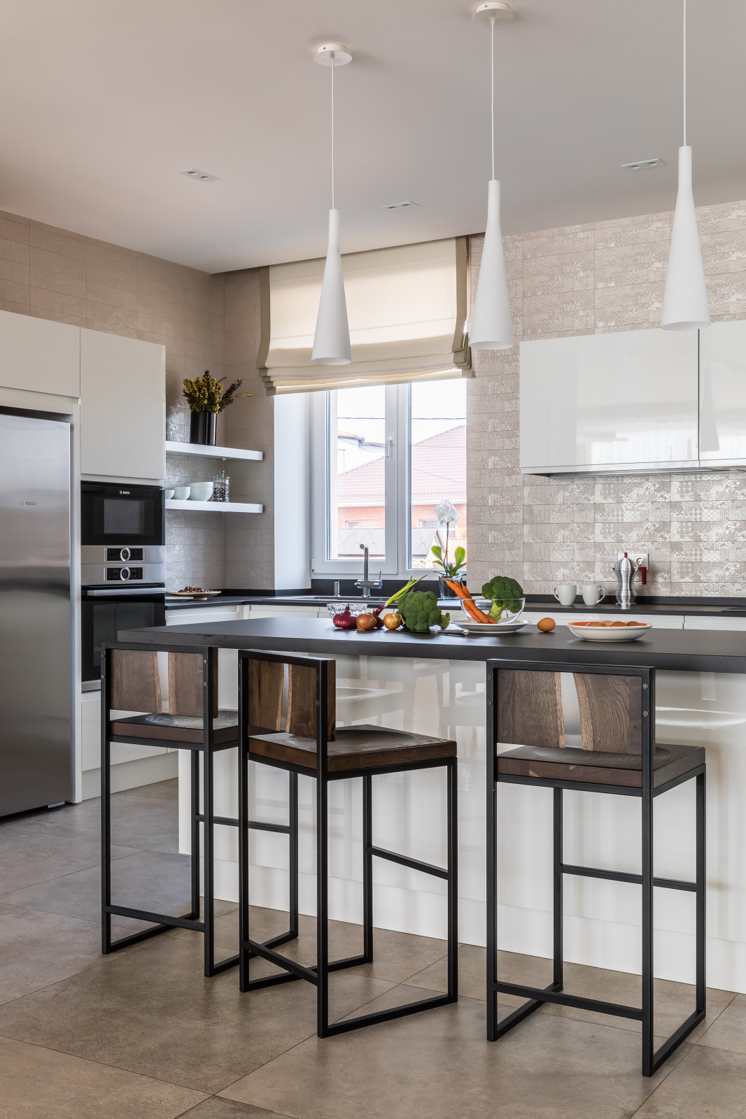 Интерьер частного дома с яркими акцентами