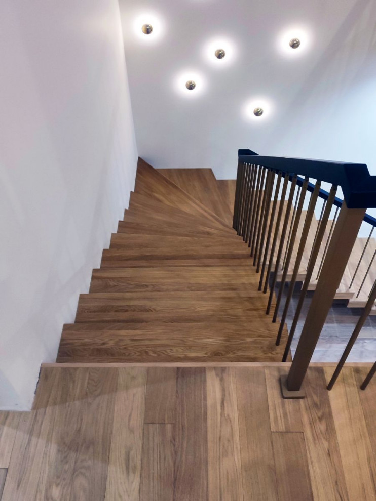 Дубовые ступени с лаком без тонировки