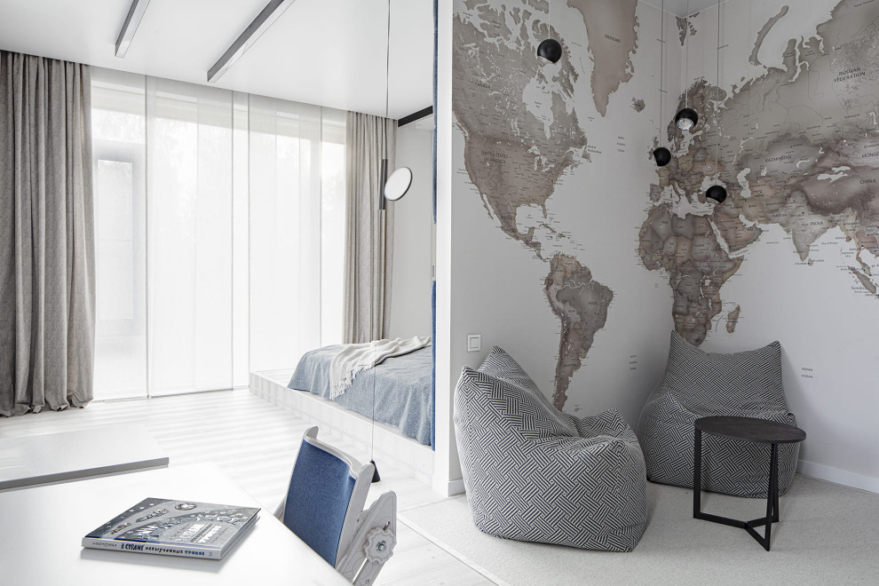 Большой красивый белый дом