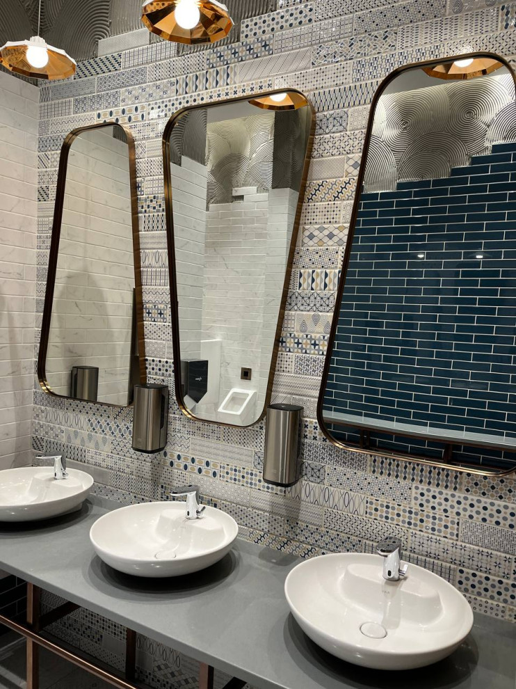 Зеркала с подсветкой в латунном багете